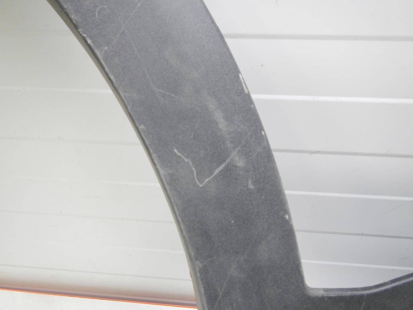 Молдинг задней правой двери