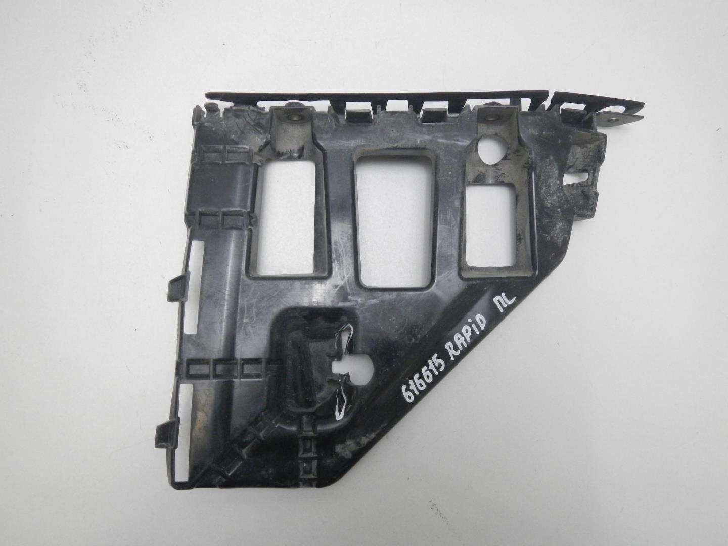 Кронштейн переднего бампера левый