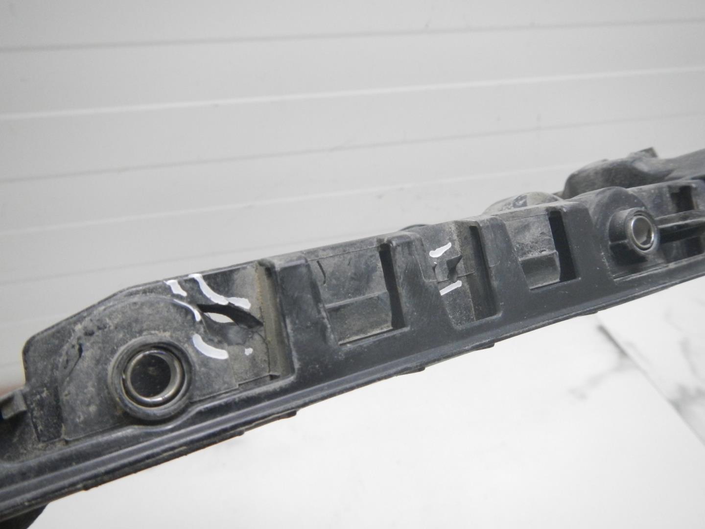 Кронштейн переднего бампера левый