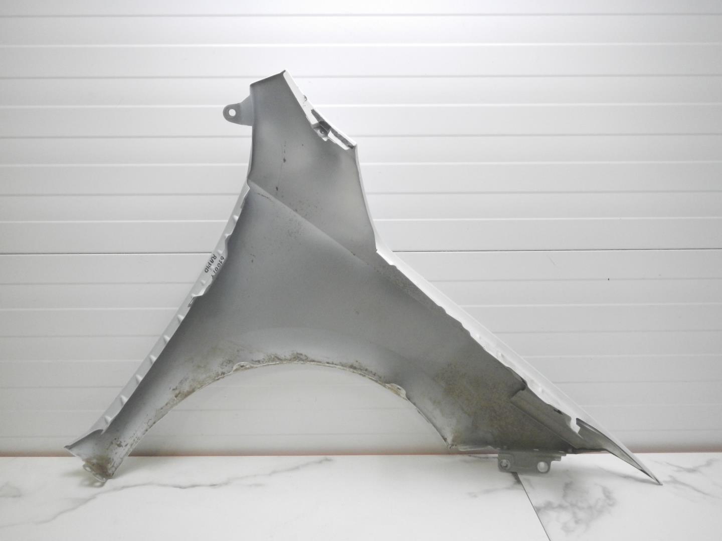 Крыло переднее левое