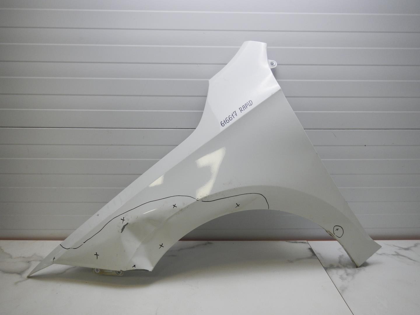 Крыло переднее левое