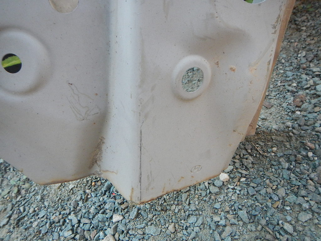 Кузовной элемент