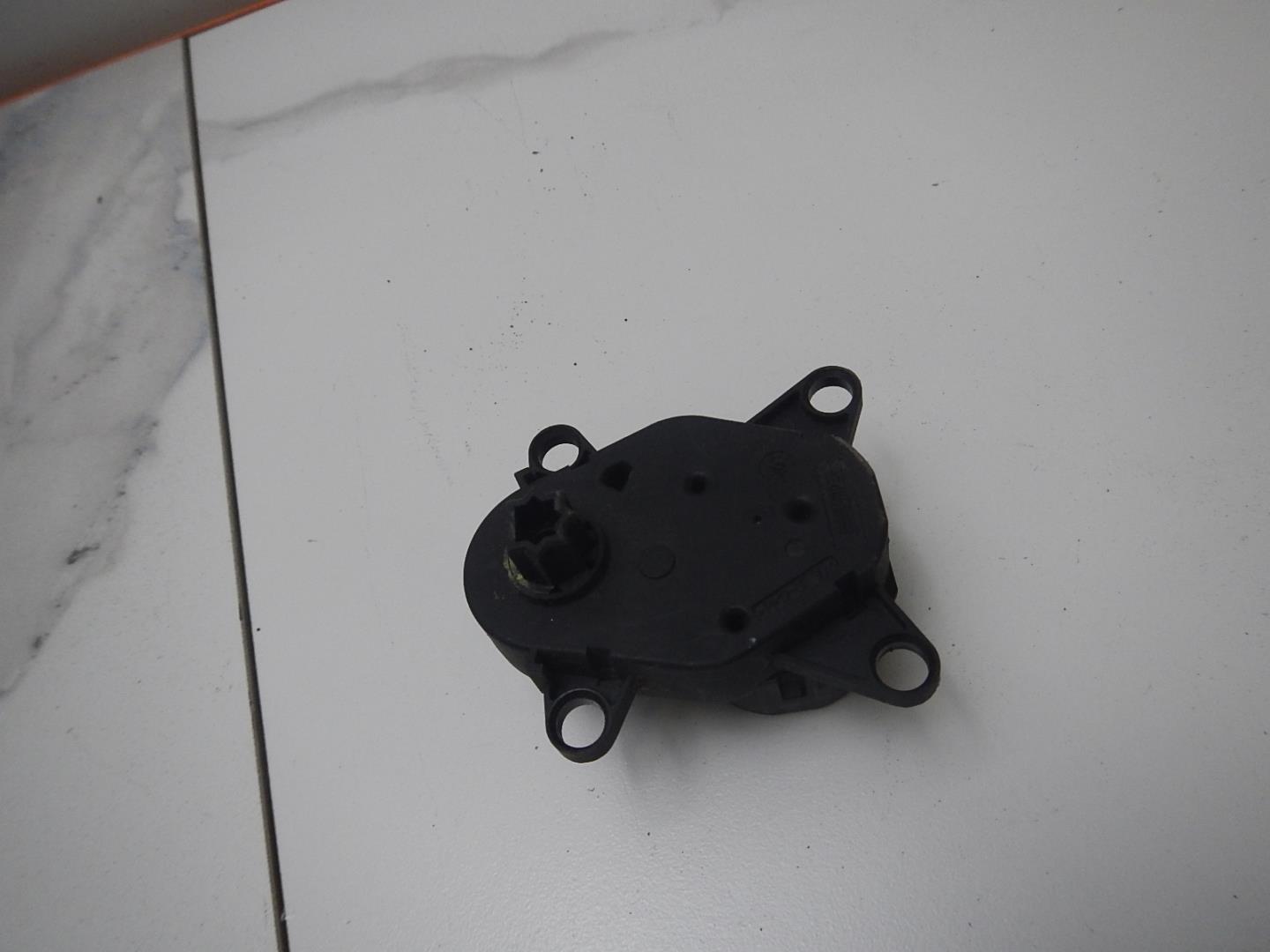 Моторчик заслонки печки