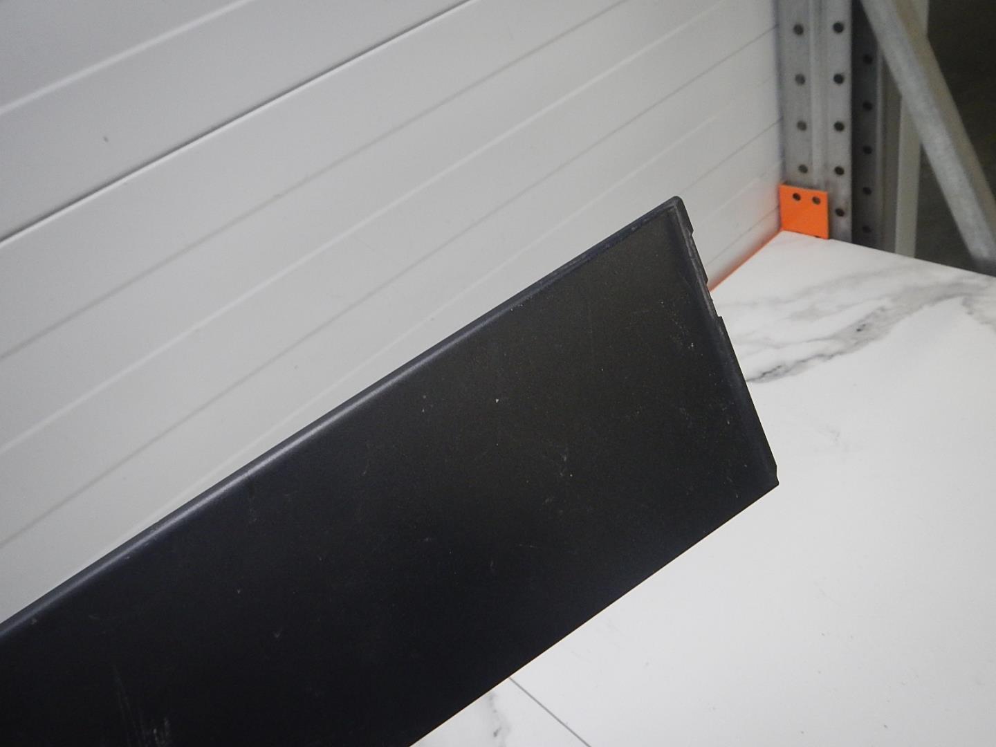 Накладка двери передней правой