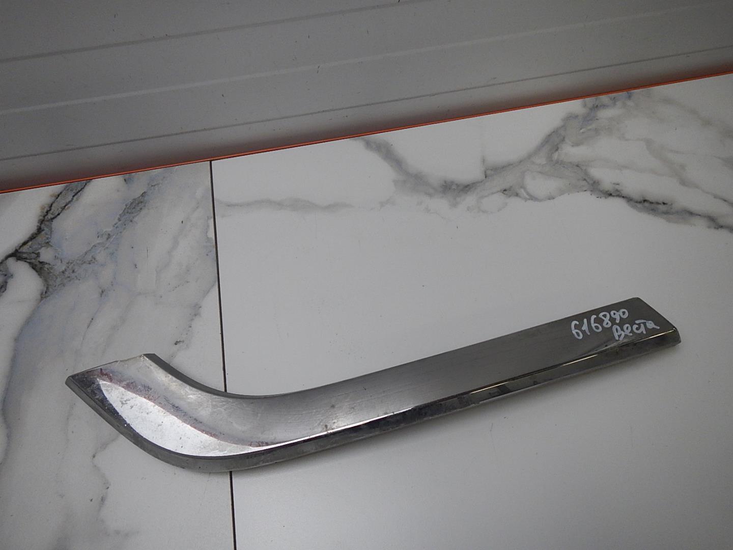 Молдинг переднего бампера левый