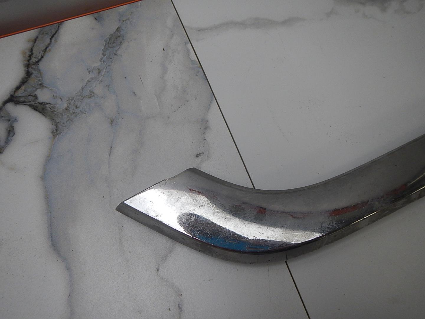 Молдинг переднего бампера левый