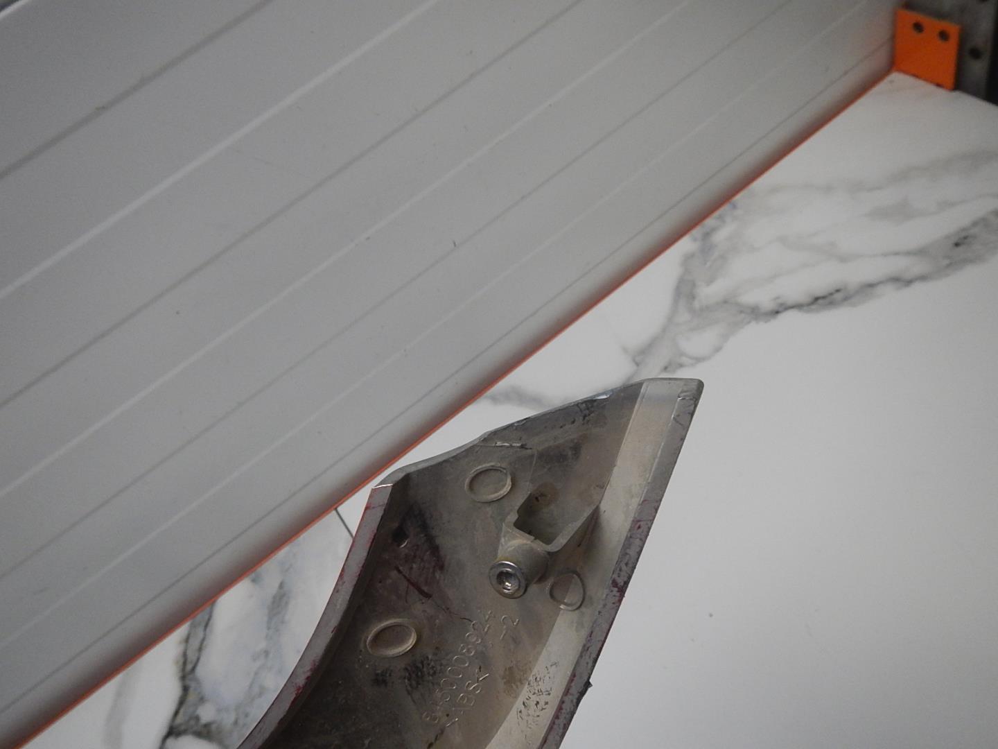 Молдинг переднего бампера левый