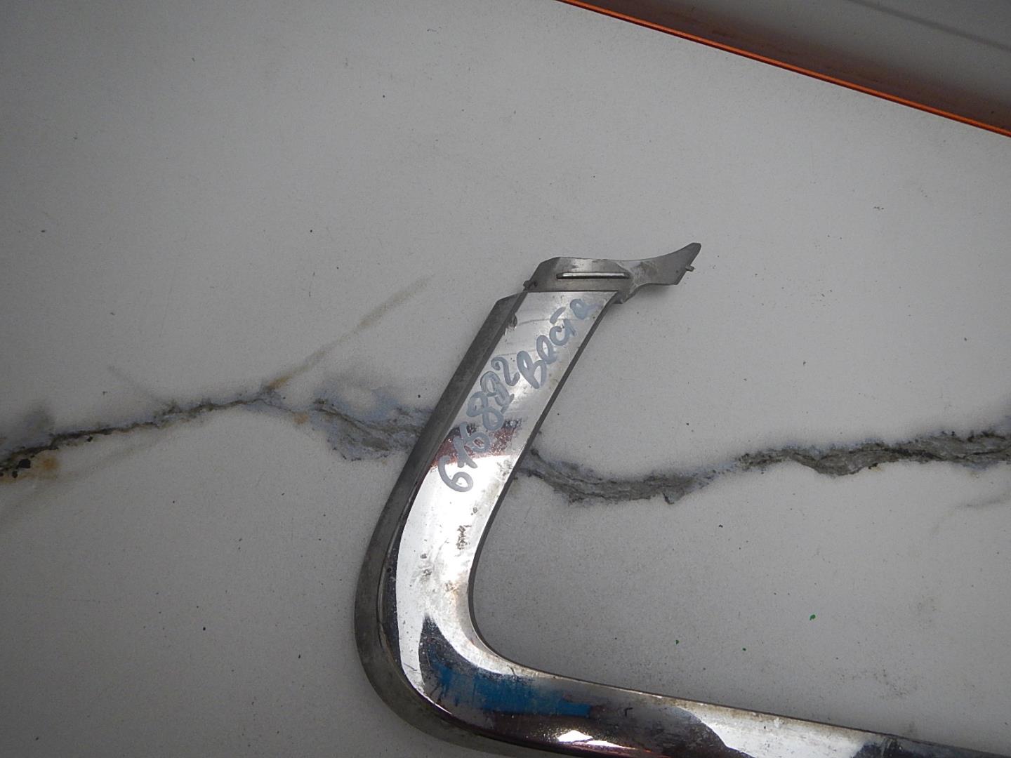 Молдинг переднего бампера правый