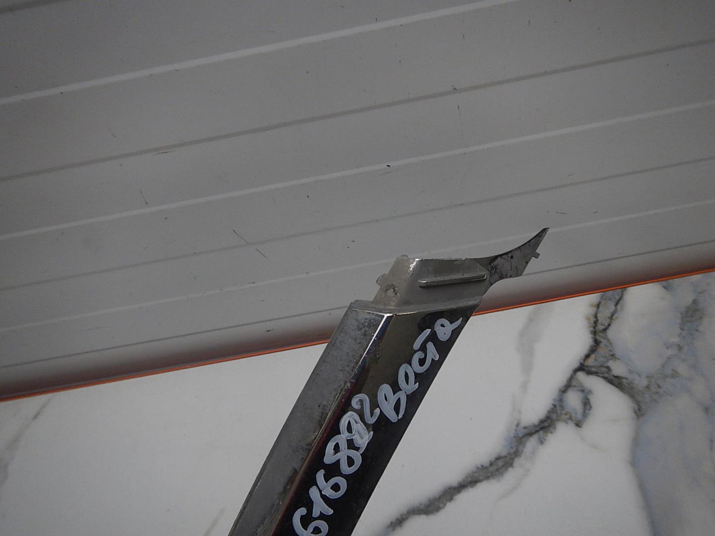 Молдинг переднего бампера правый