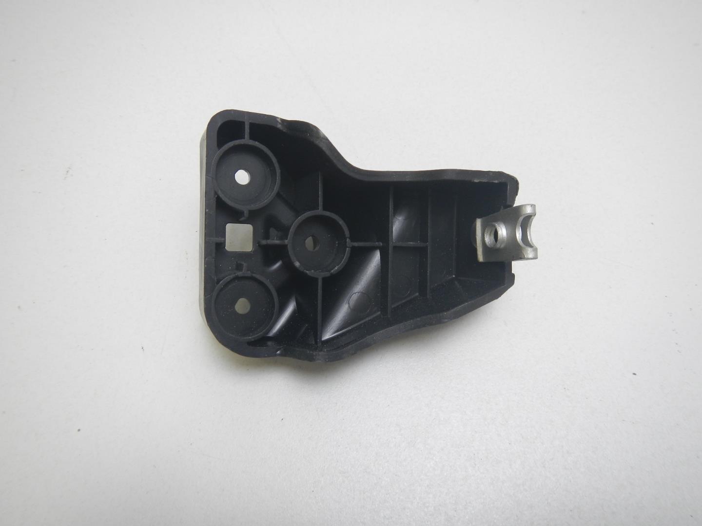 Кронштейн фар правый