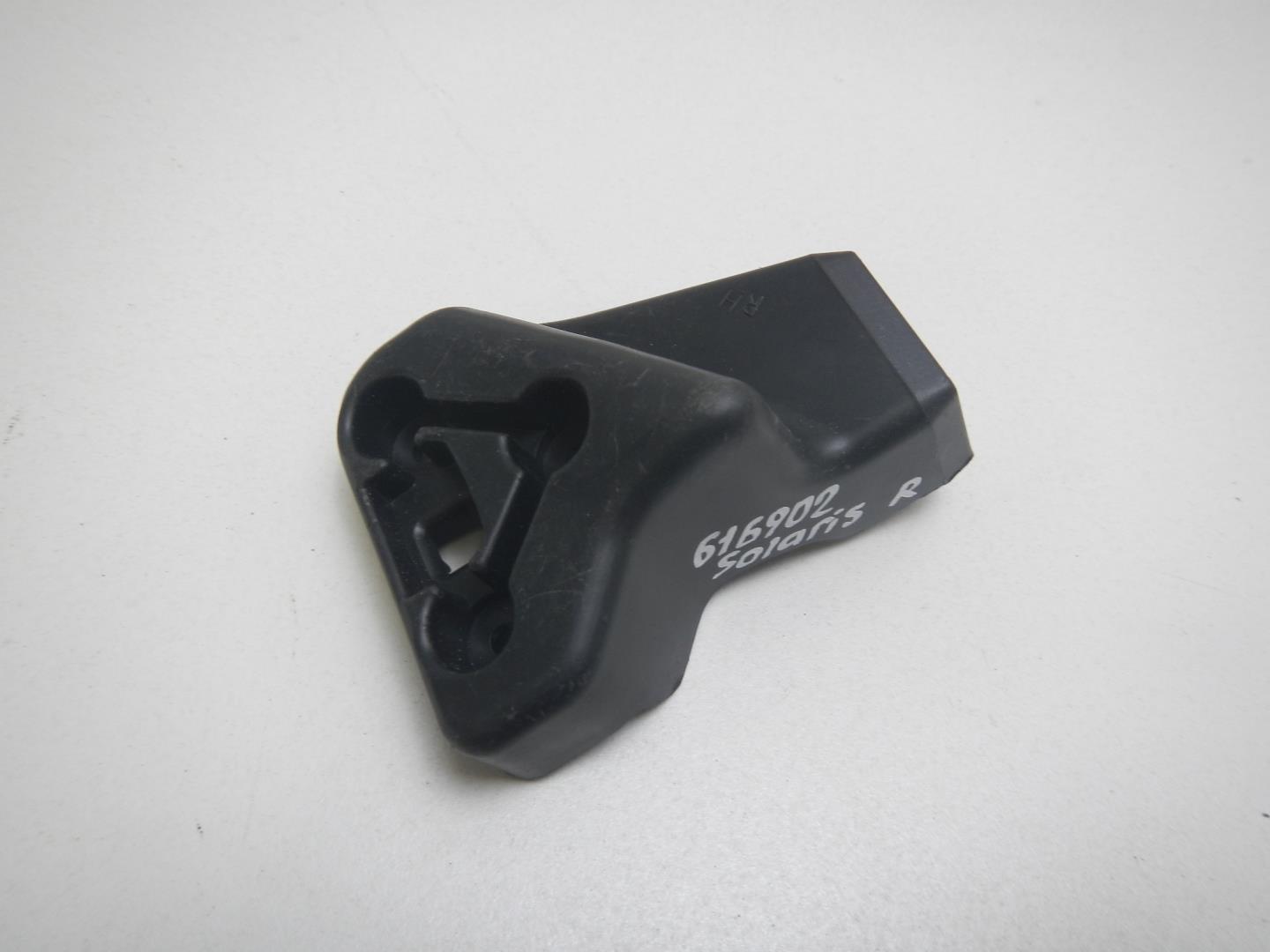 Кронштейн фар правый