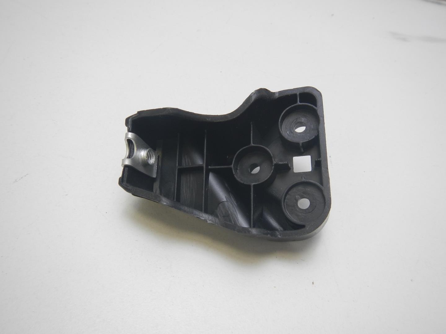 Кронштейн фар левый