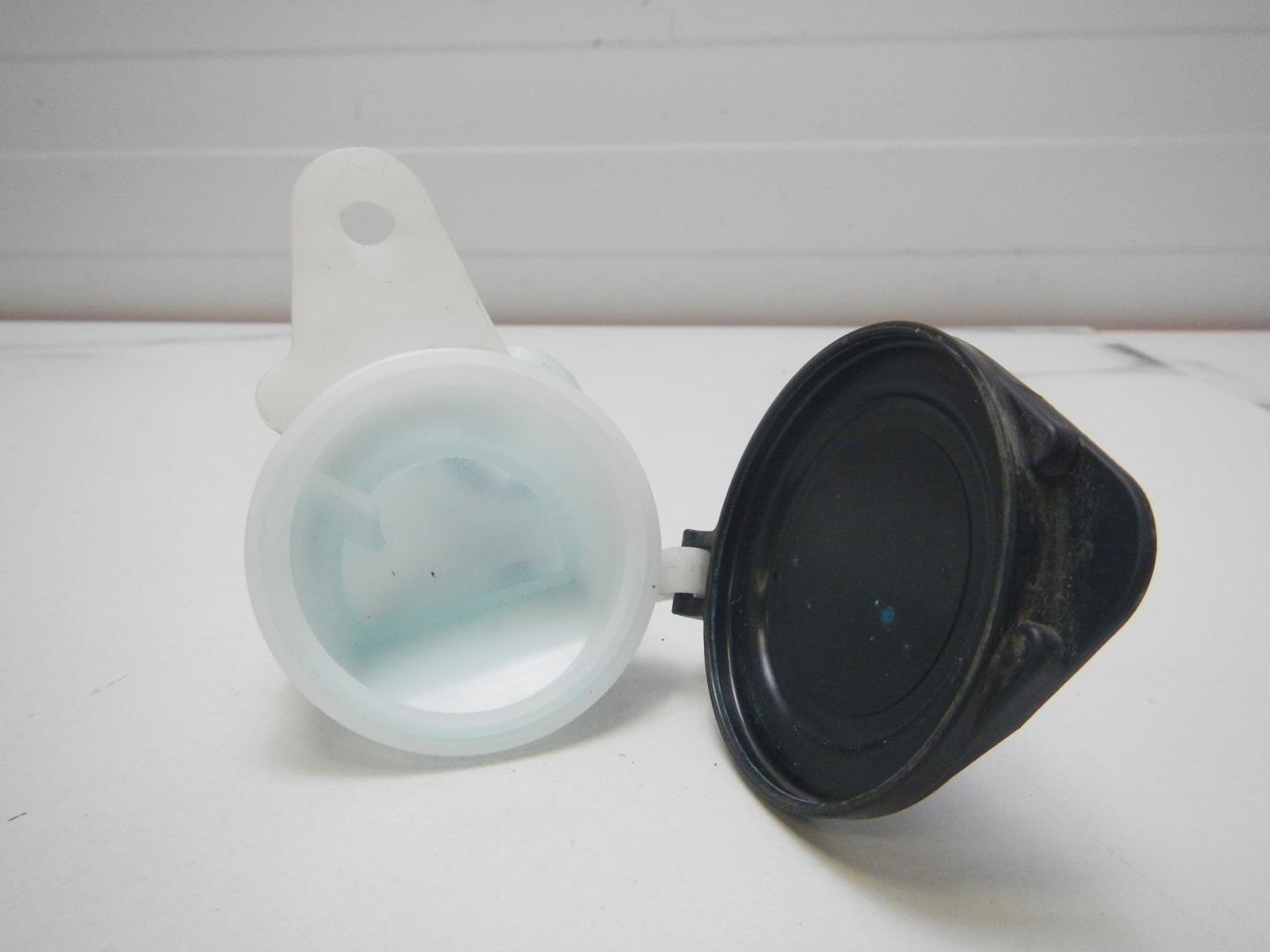 Горловина бачка омывателя