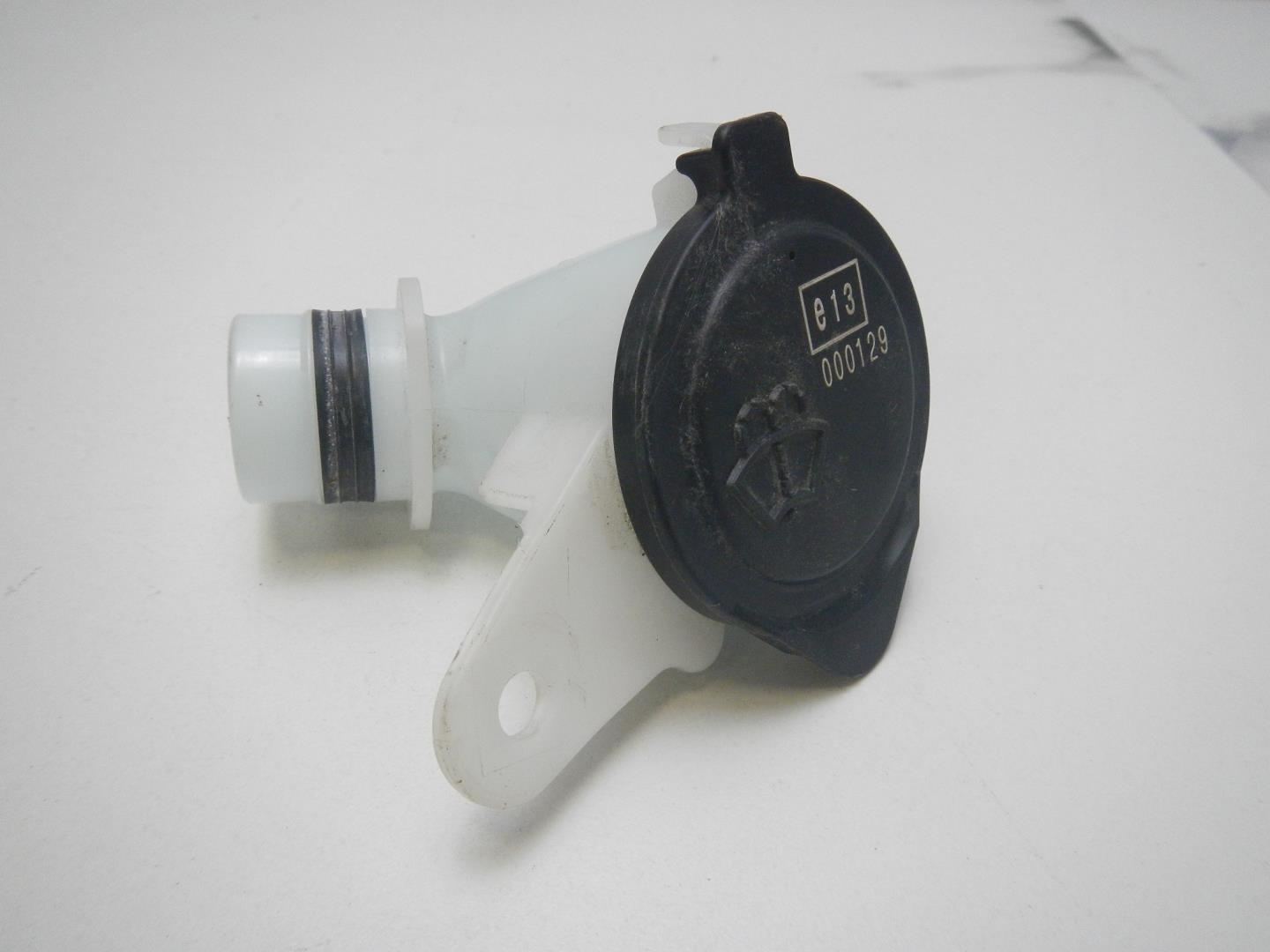 Горловина бачка омывателя