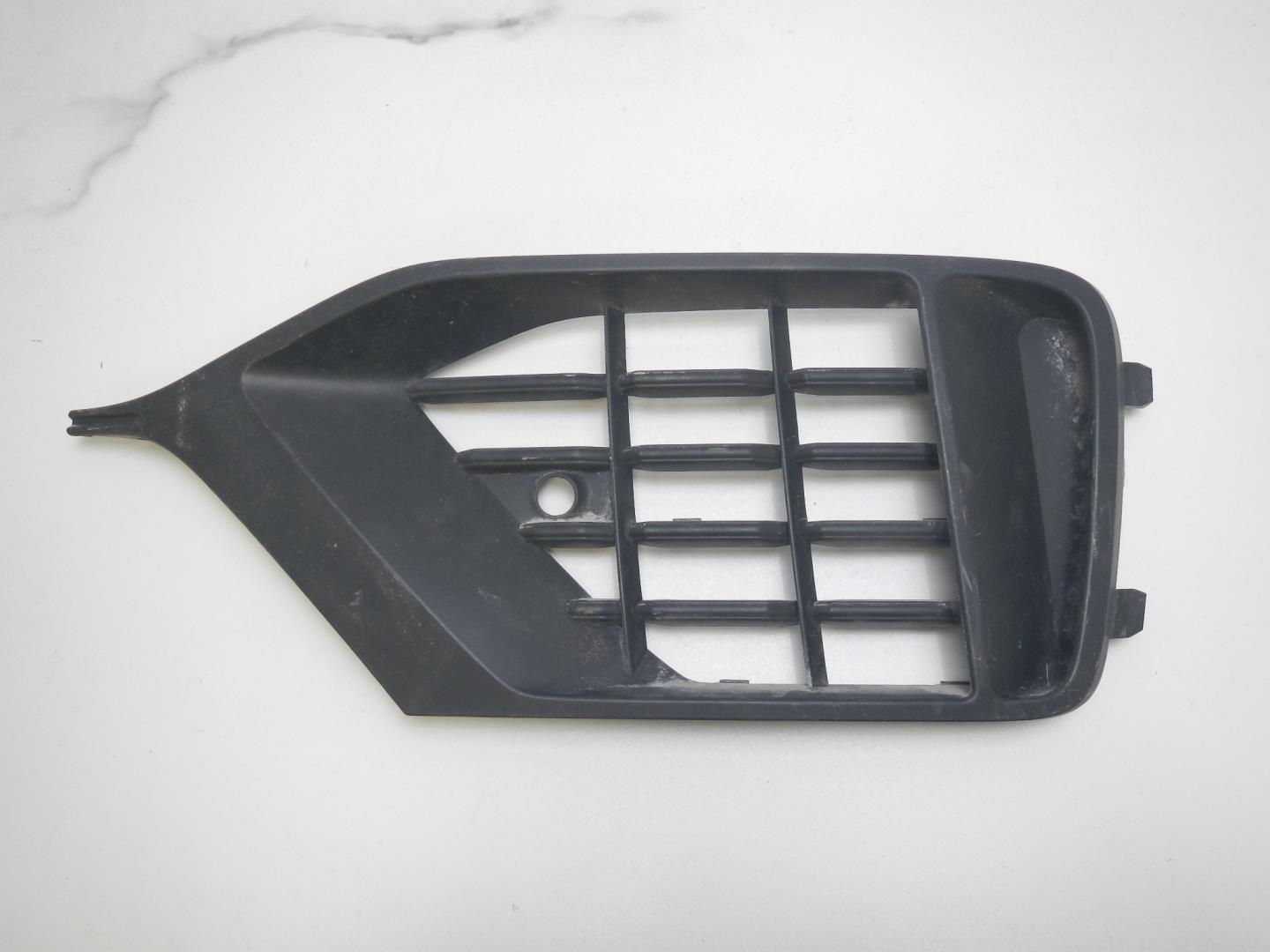 Решетка в бампер правая