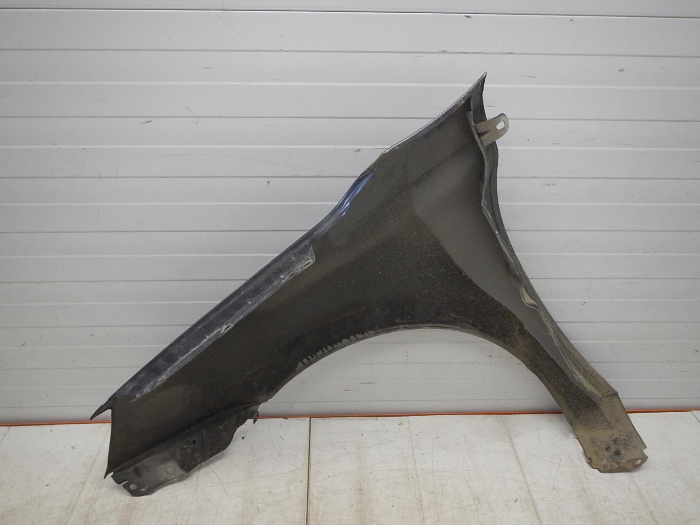 Крыло переднее правое