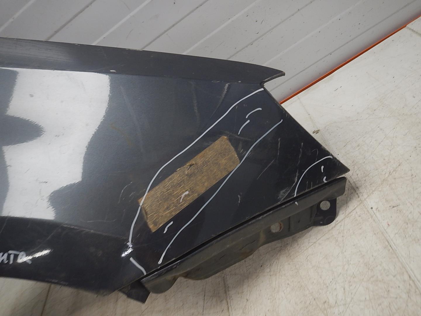 Крыло переднее правое