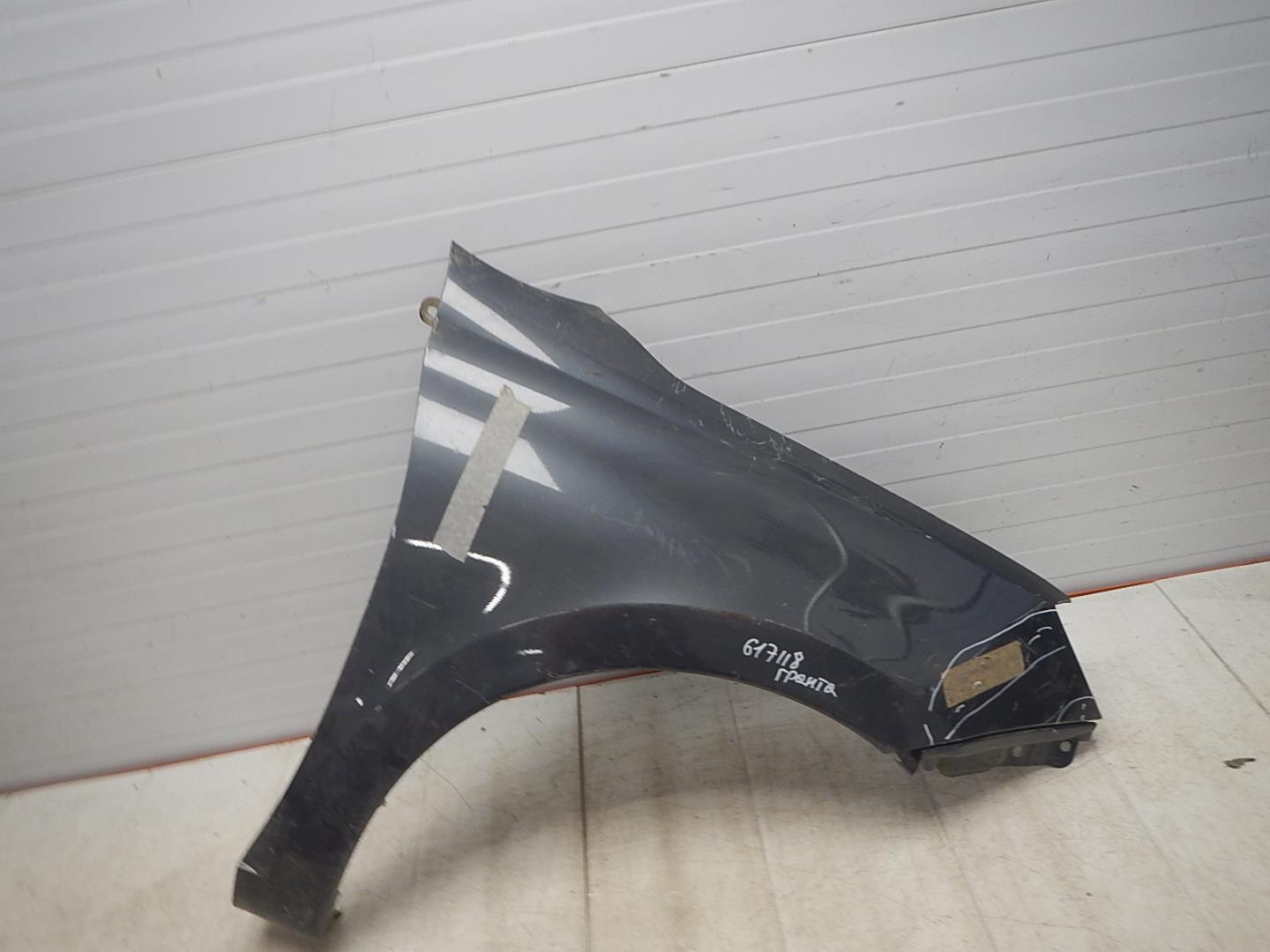 Крыло переднее правое