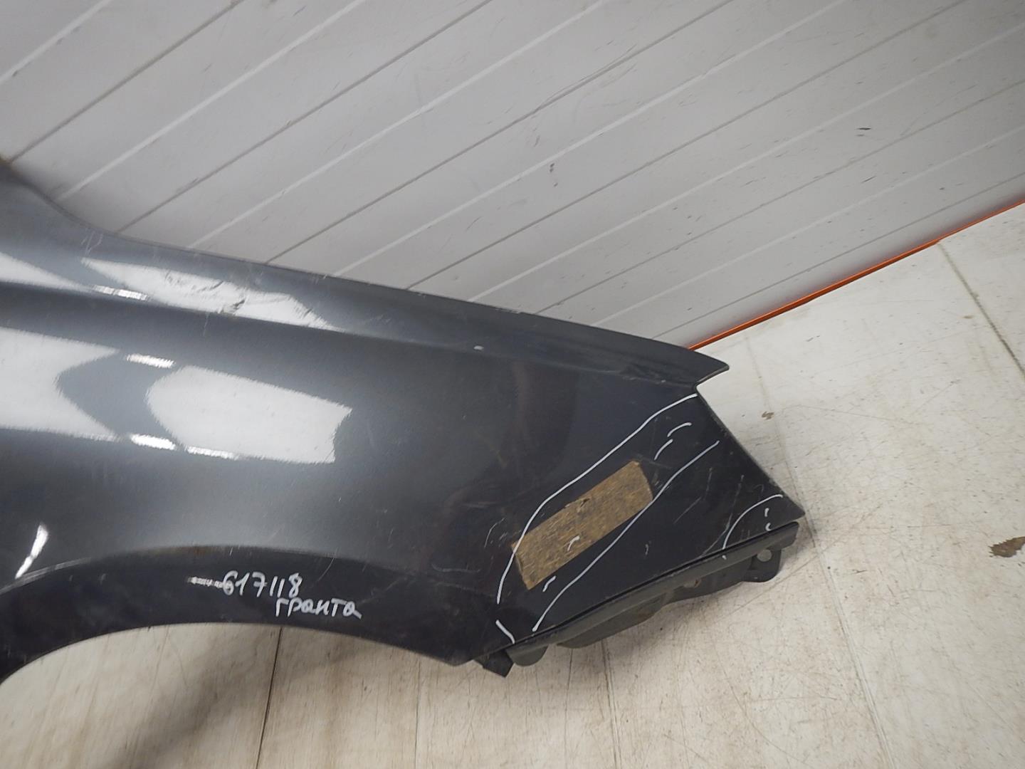 Крыло переднее правое