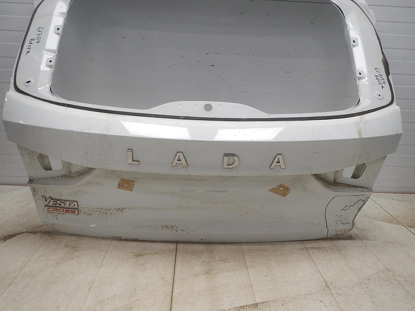 Дверь багажника