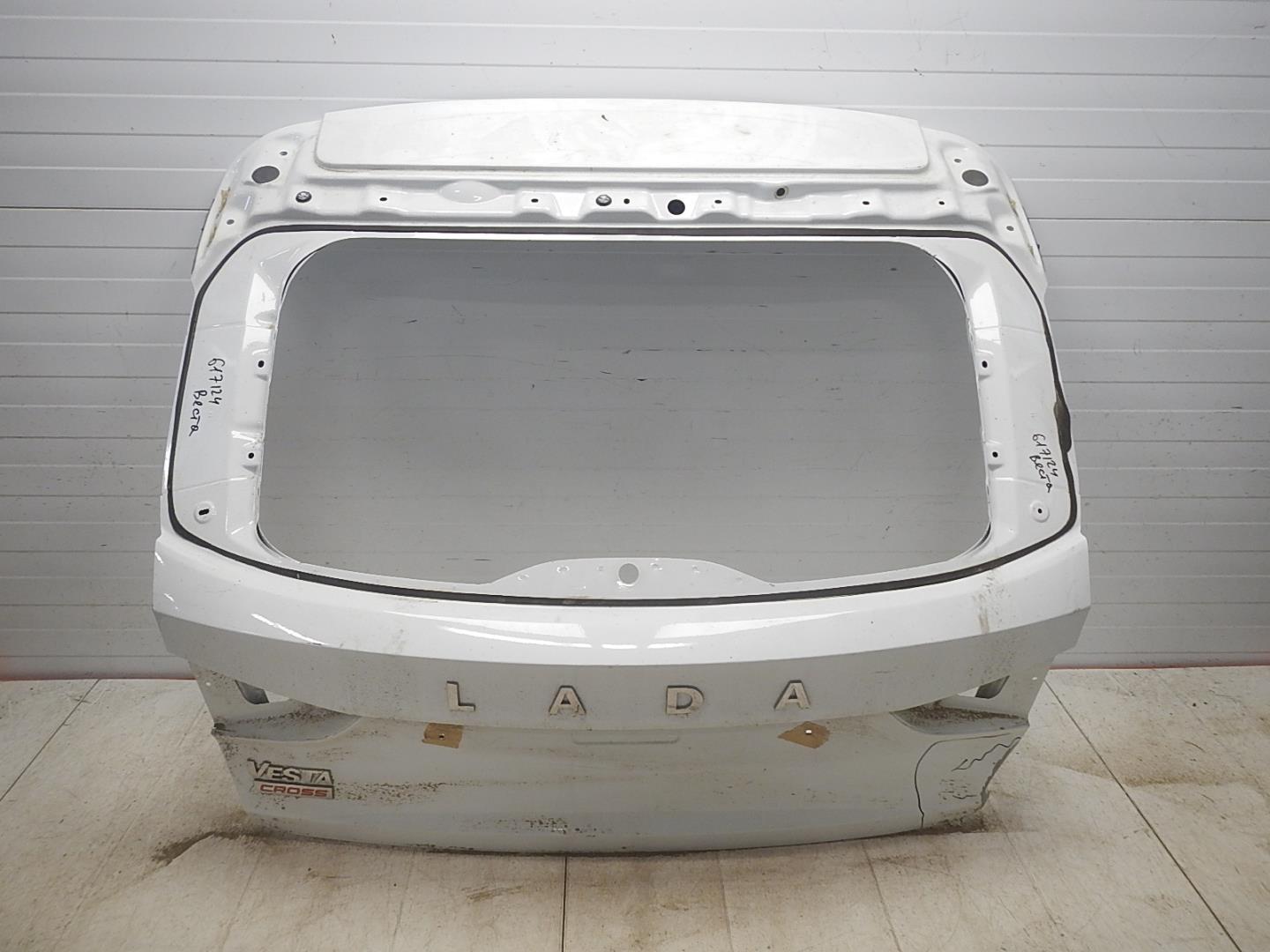 Дверь багажника