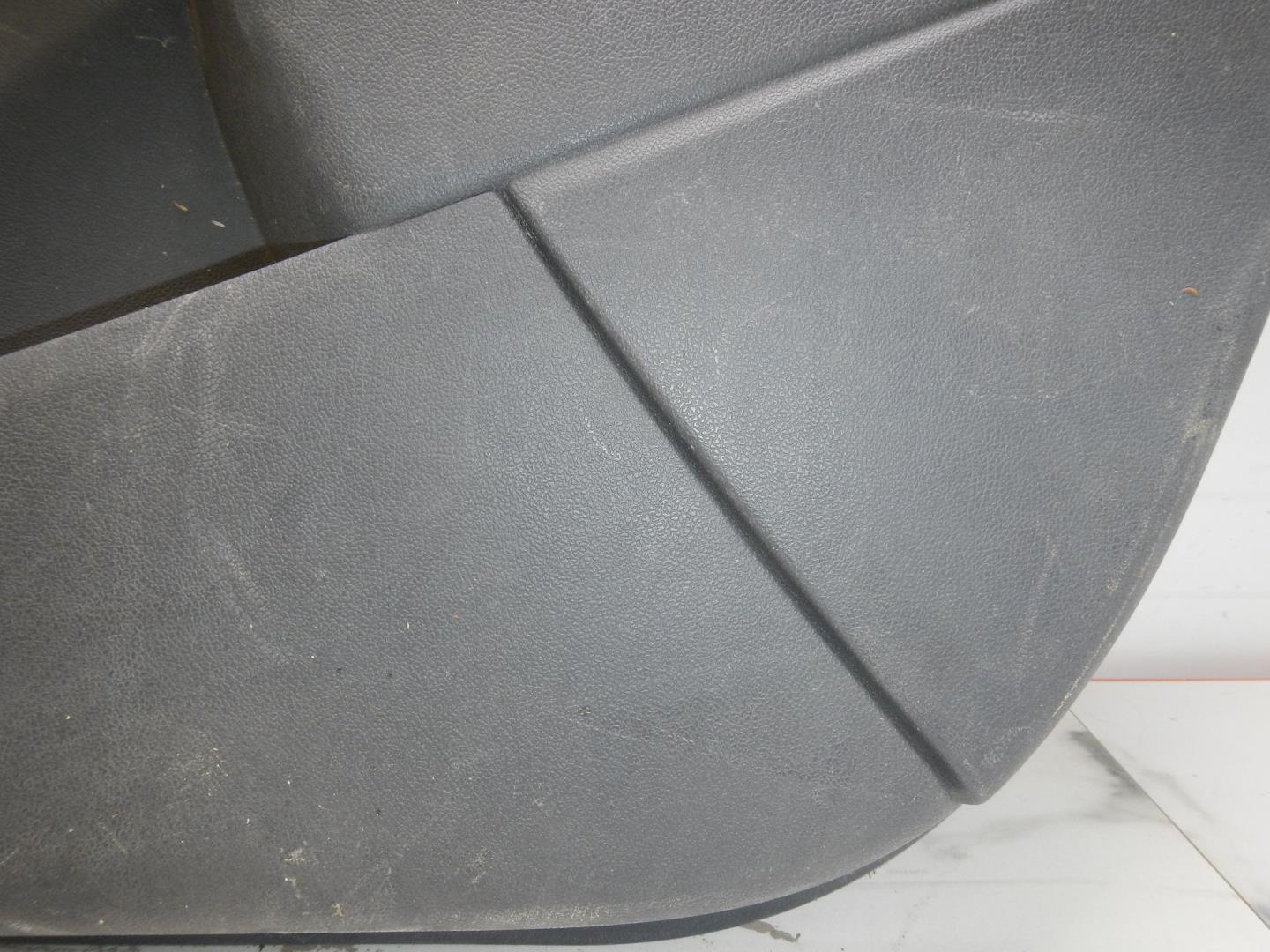 Обшивка двери передней правой