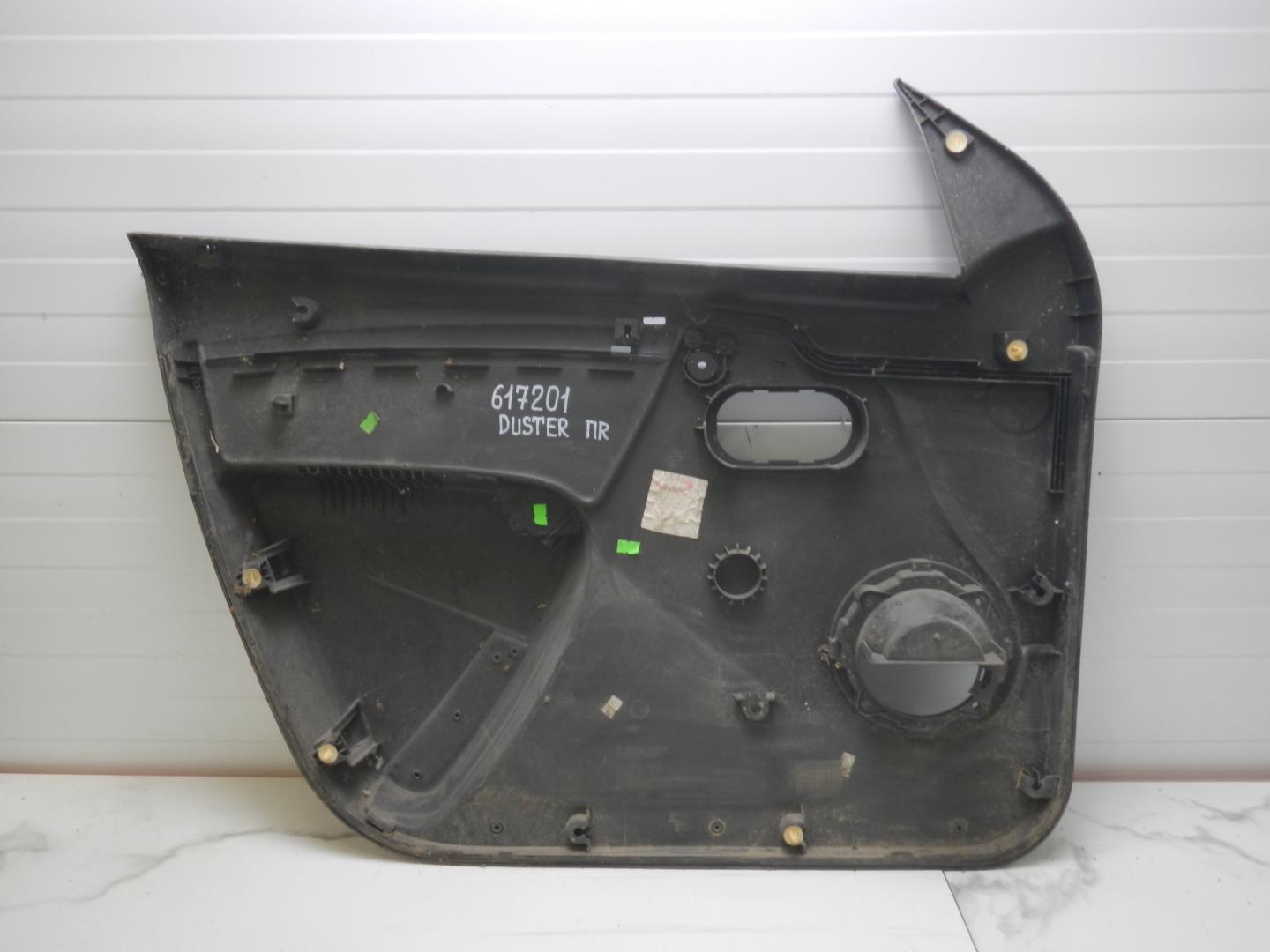 Обшивка двери передней правой