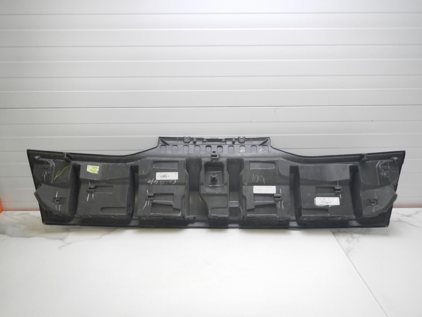 Накладка двери багажника