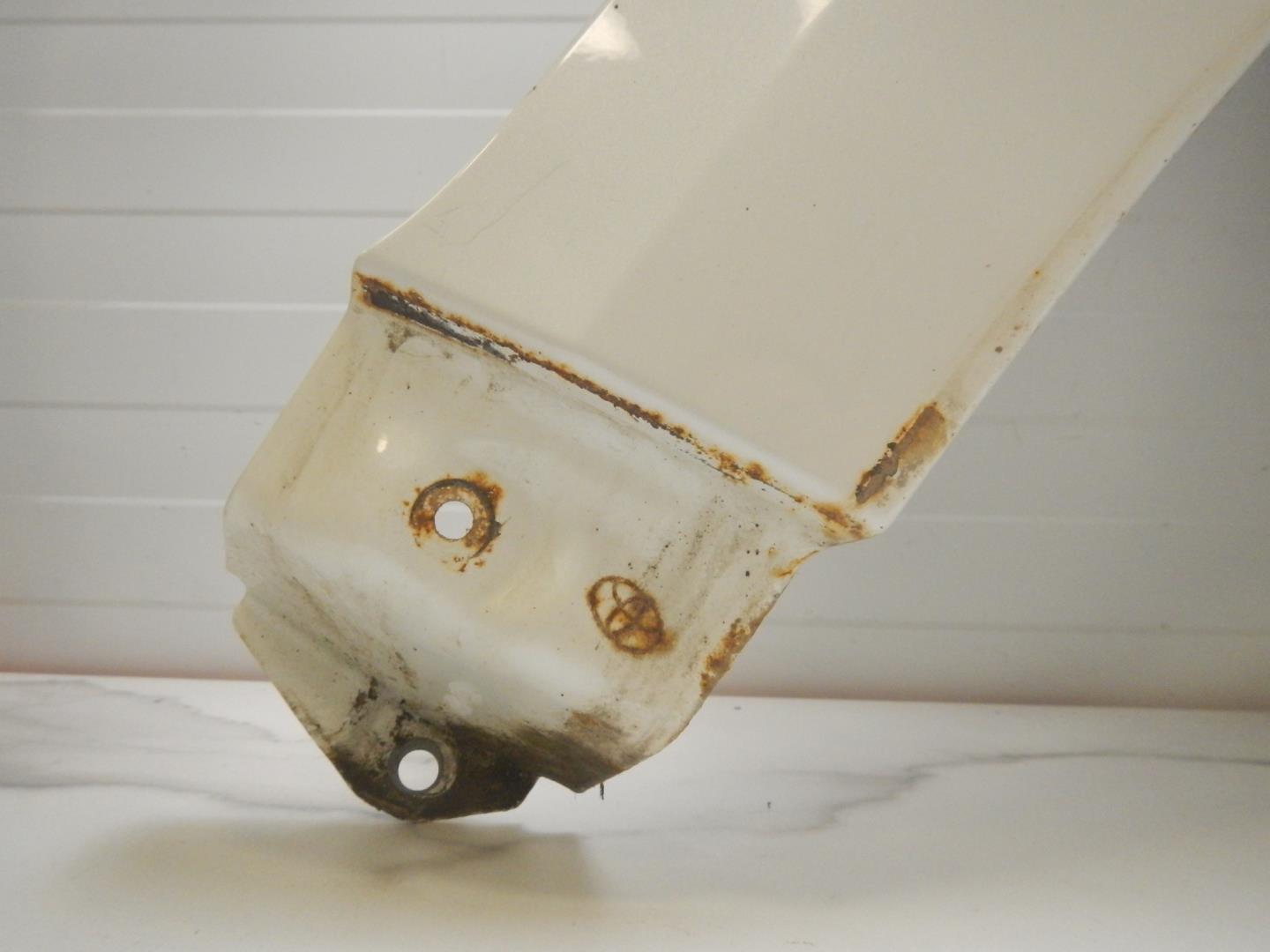 Крыло переднее правое