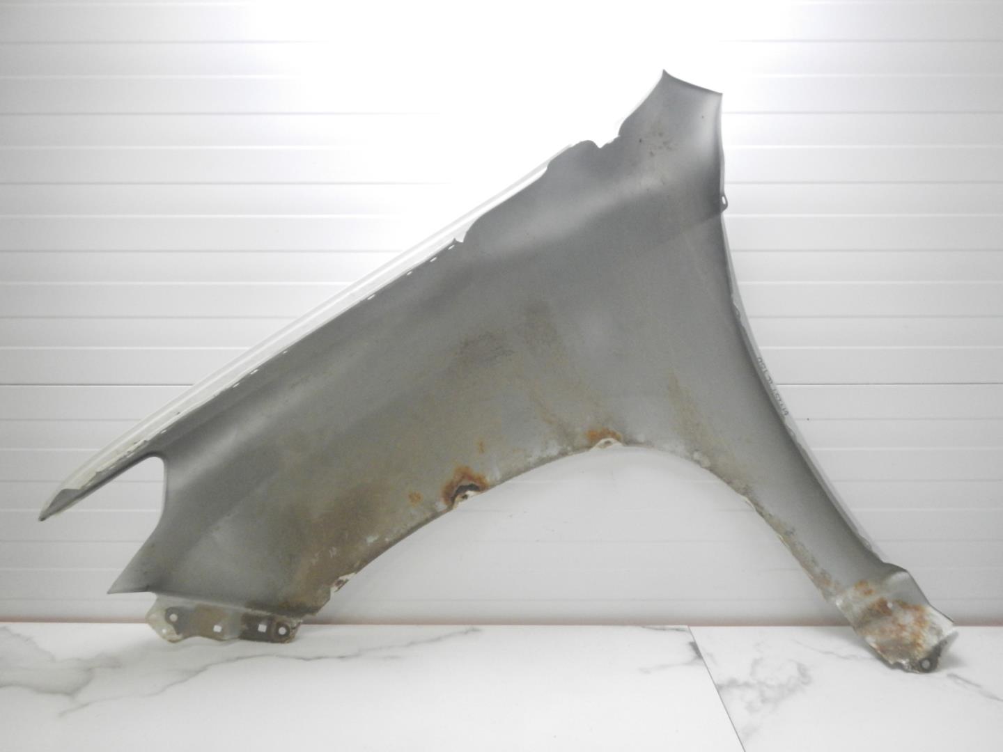 Крыло переднее правое