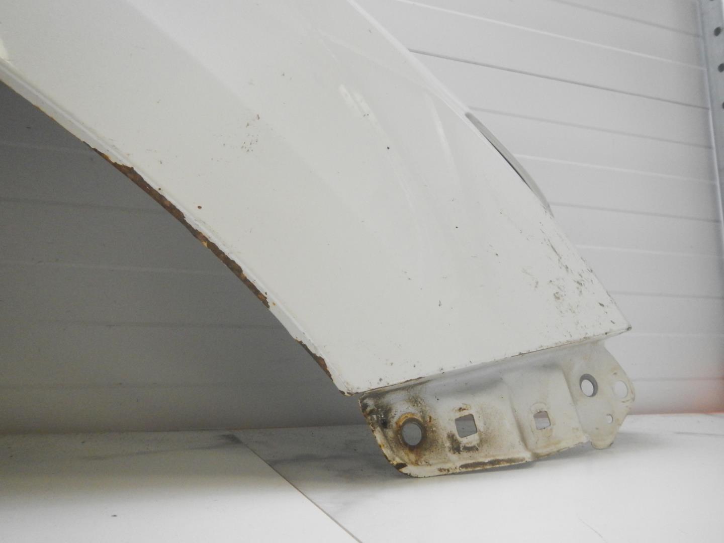 Крыло переднее правое