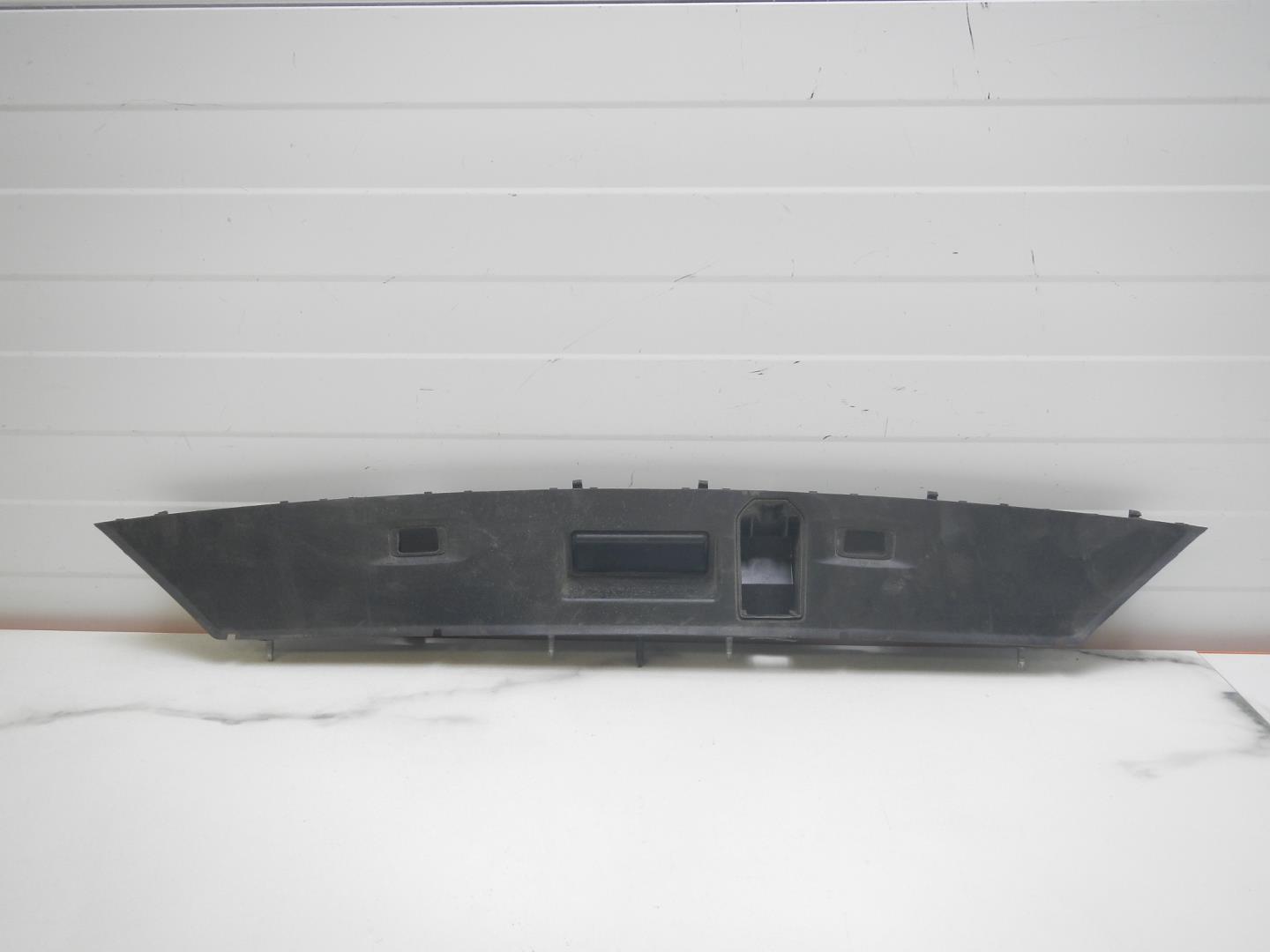 Накладка двери багажника