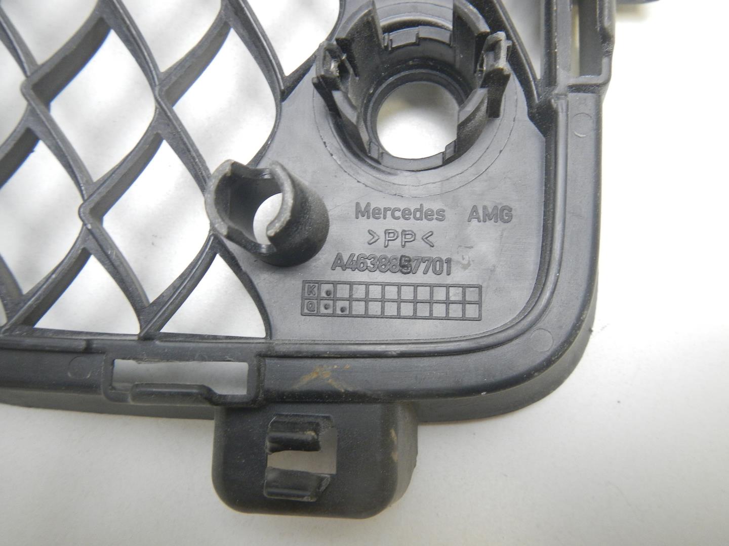 Решетка в бампер центральная