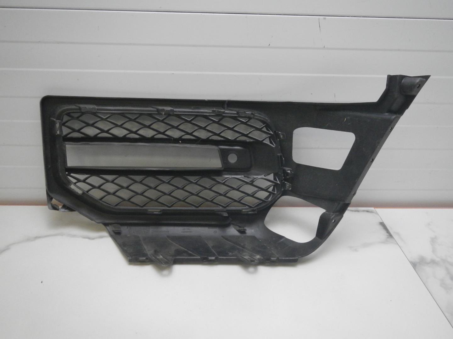 Решетка в бампер правая