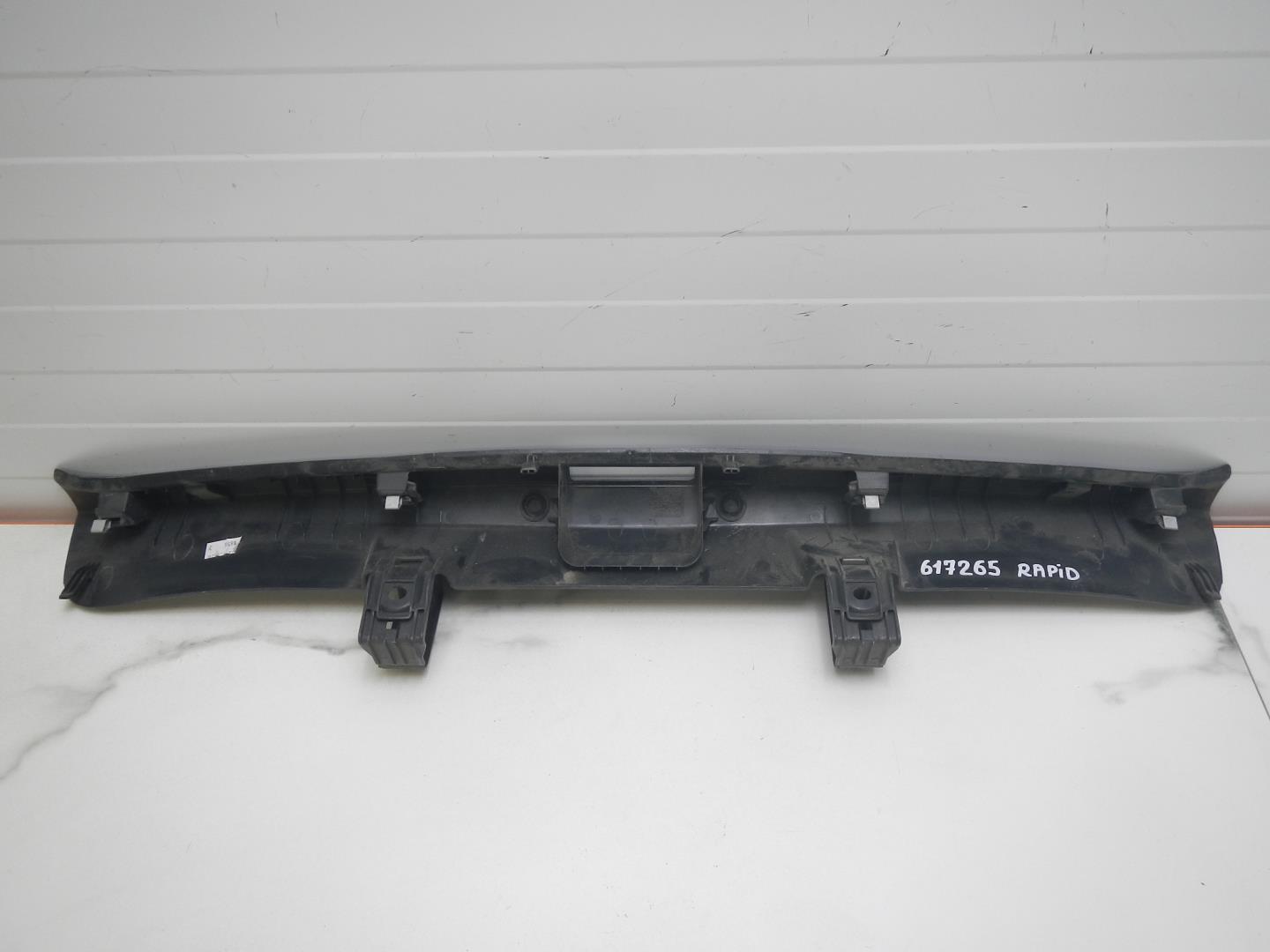 Обшивка багажника