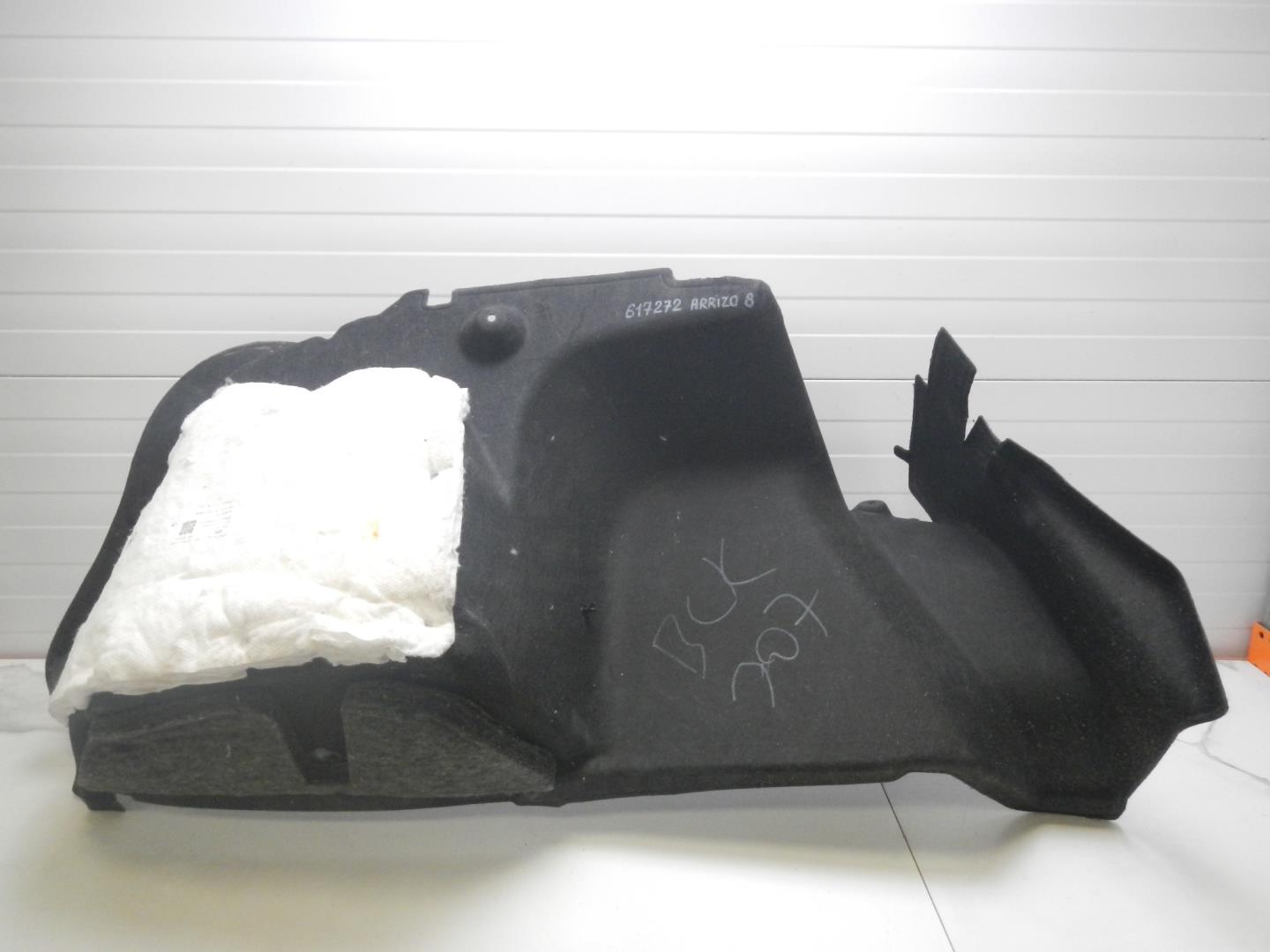 Обшивка багажника