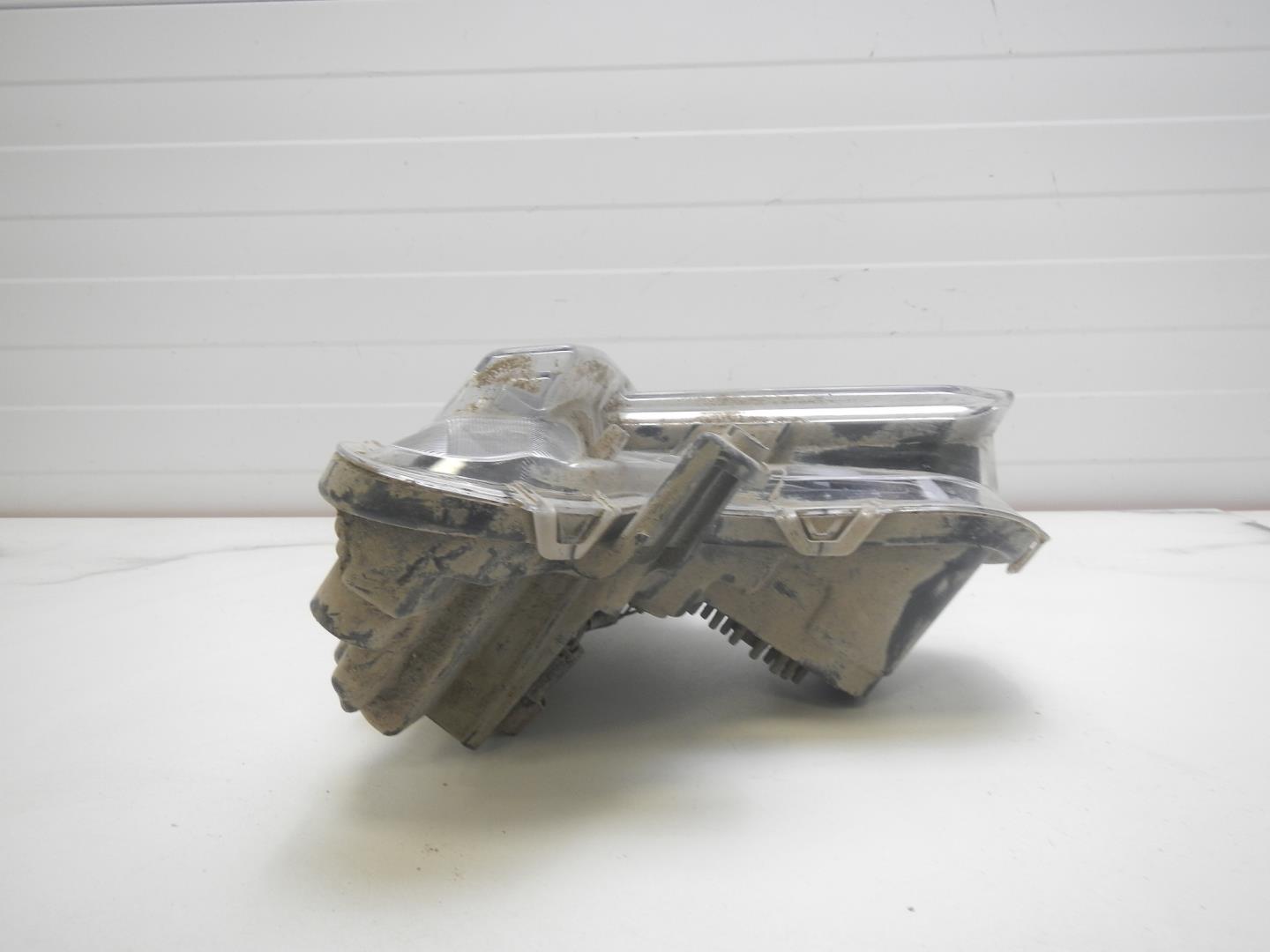 Фара дневного света левая (ходовые огни)