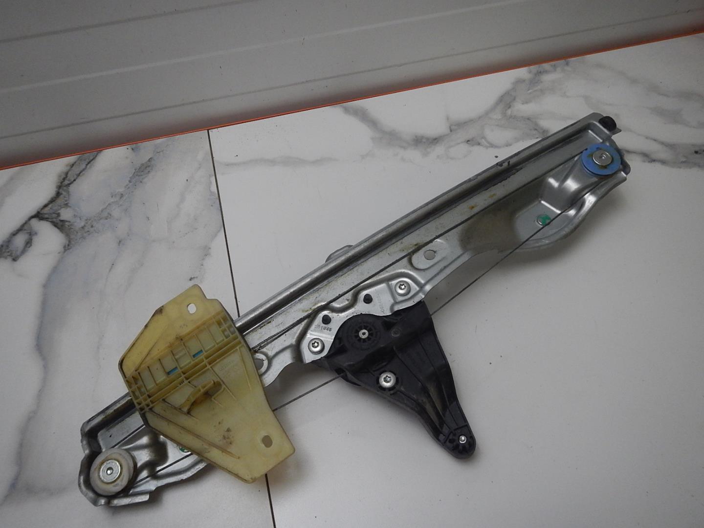 Стеклоподъемник электр. передний правый