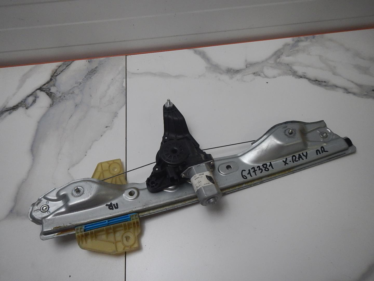 Стеклоподъемник электр. передний правый