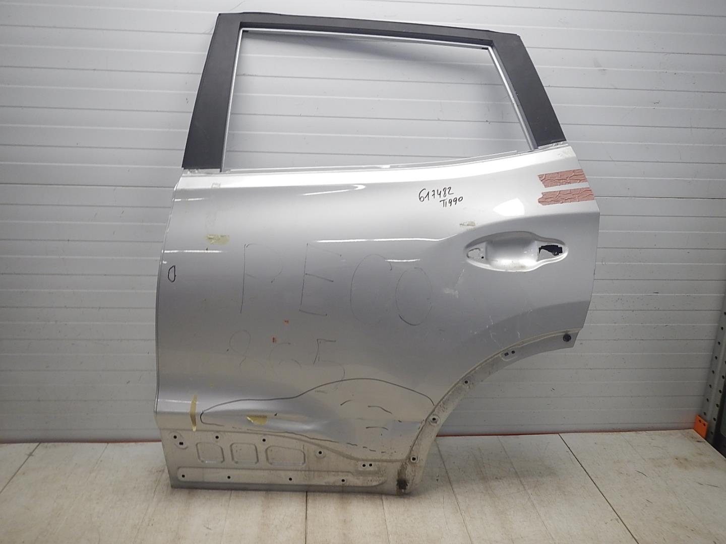 Дверь задняя левая