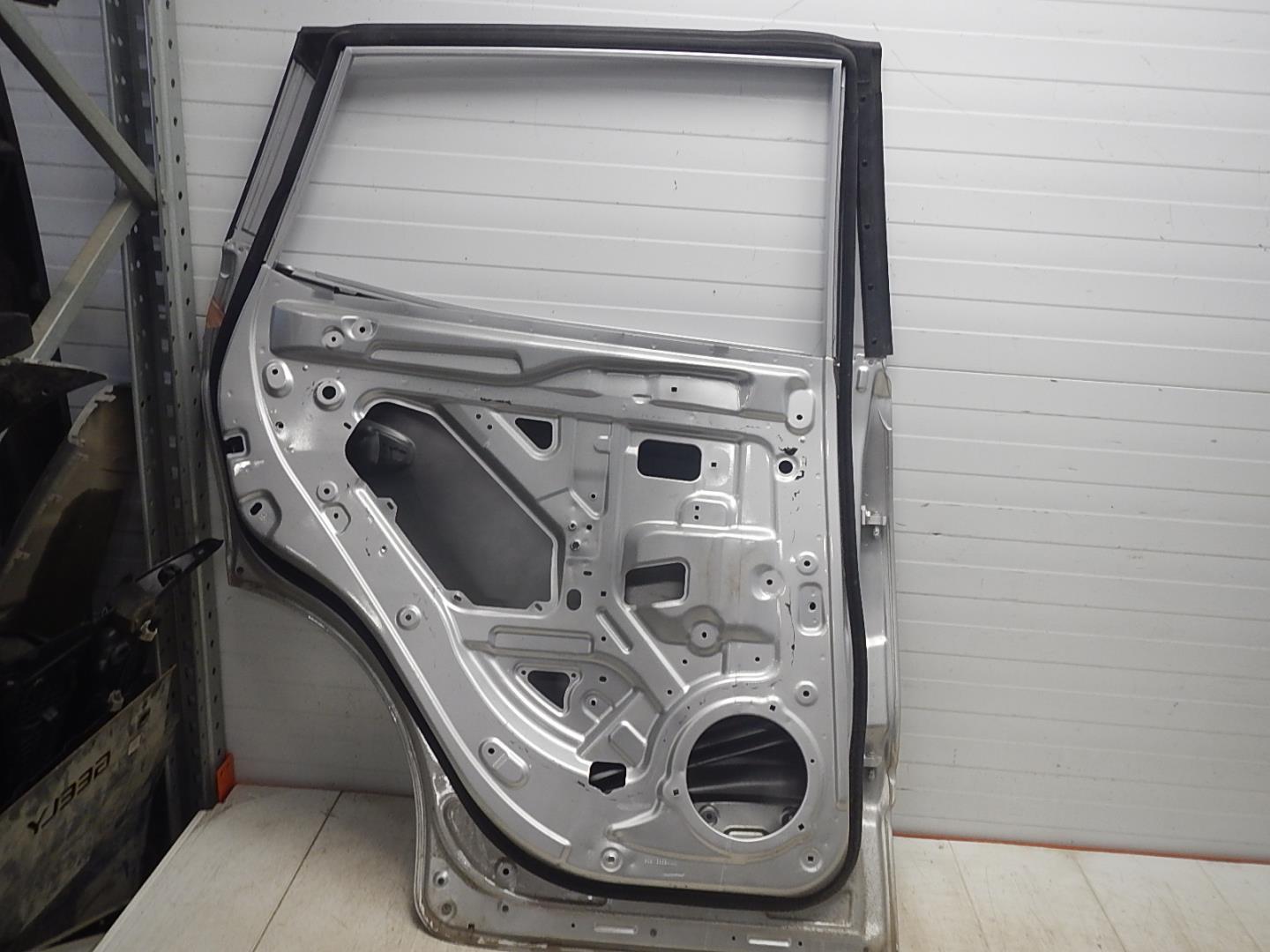 Дверь задняя левая