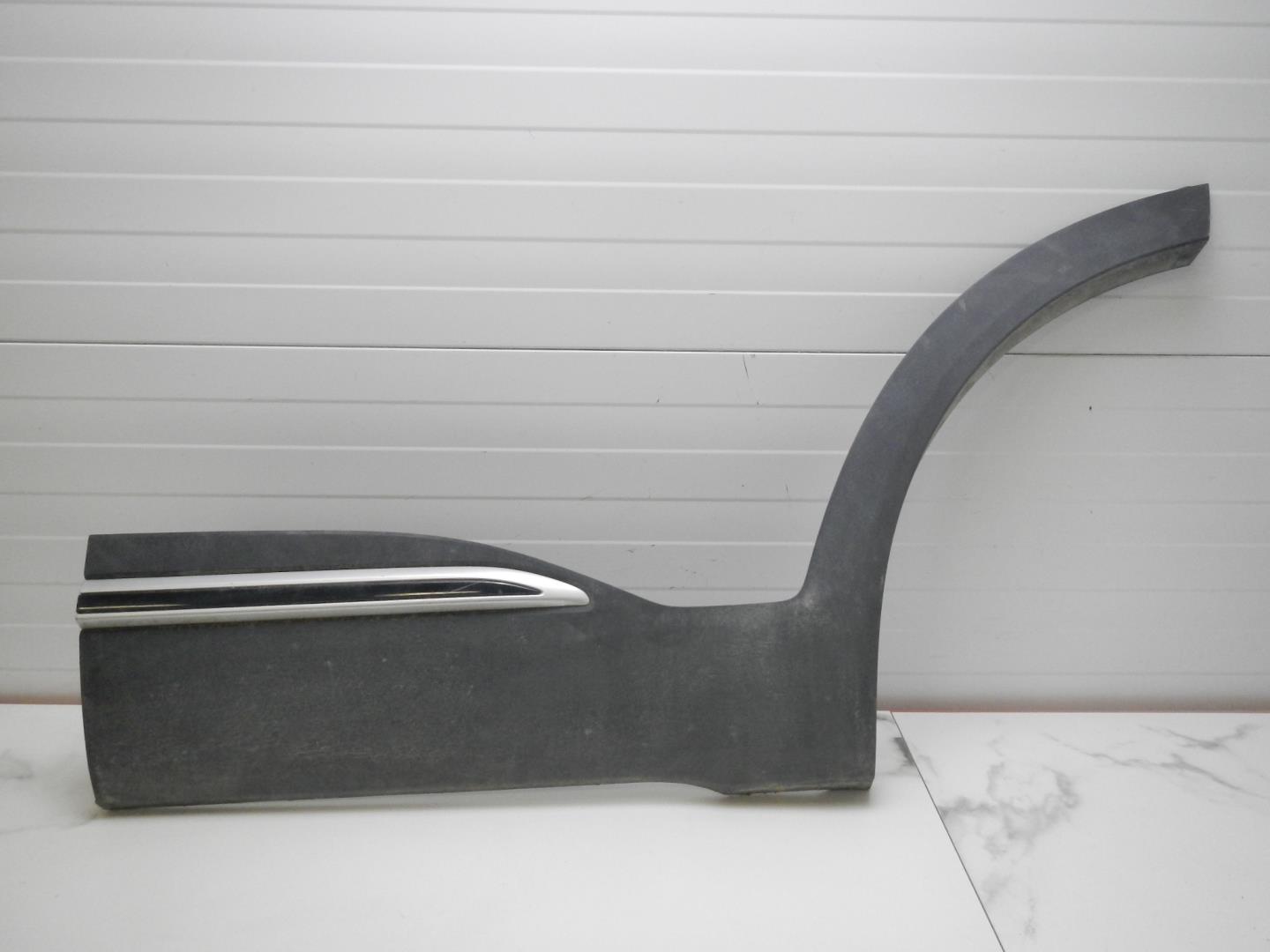 Молдинг задней левой двери