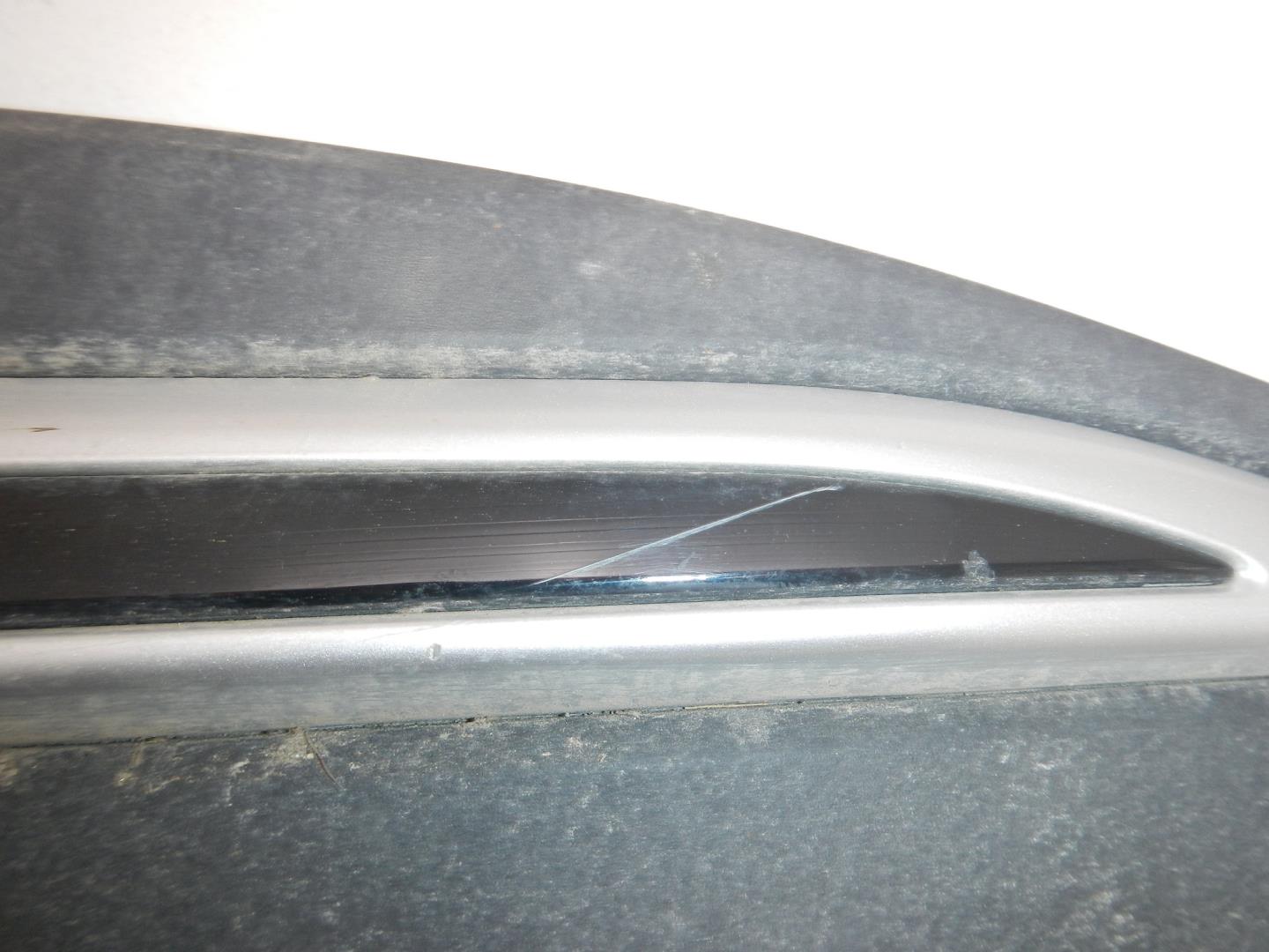 Молдинг задней левой двери