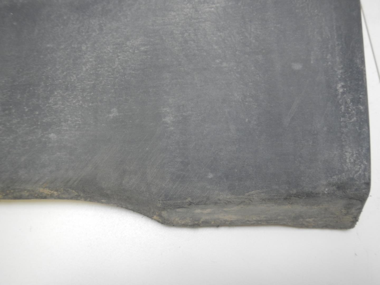 Молдинг задней левой двери