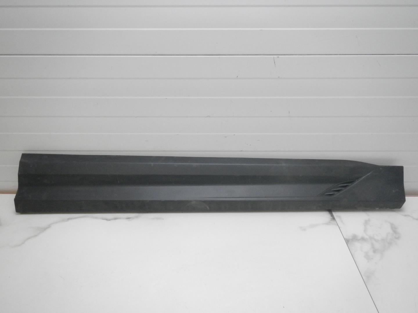 Молдинг передней правой двери