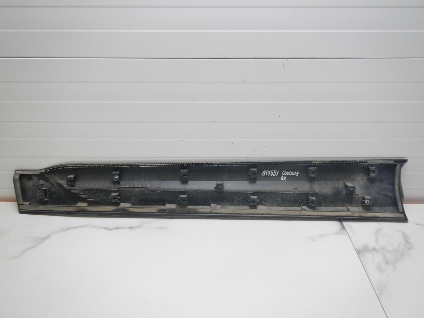 Молдинг передней правой двери