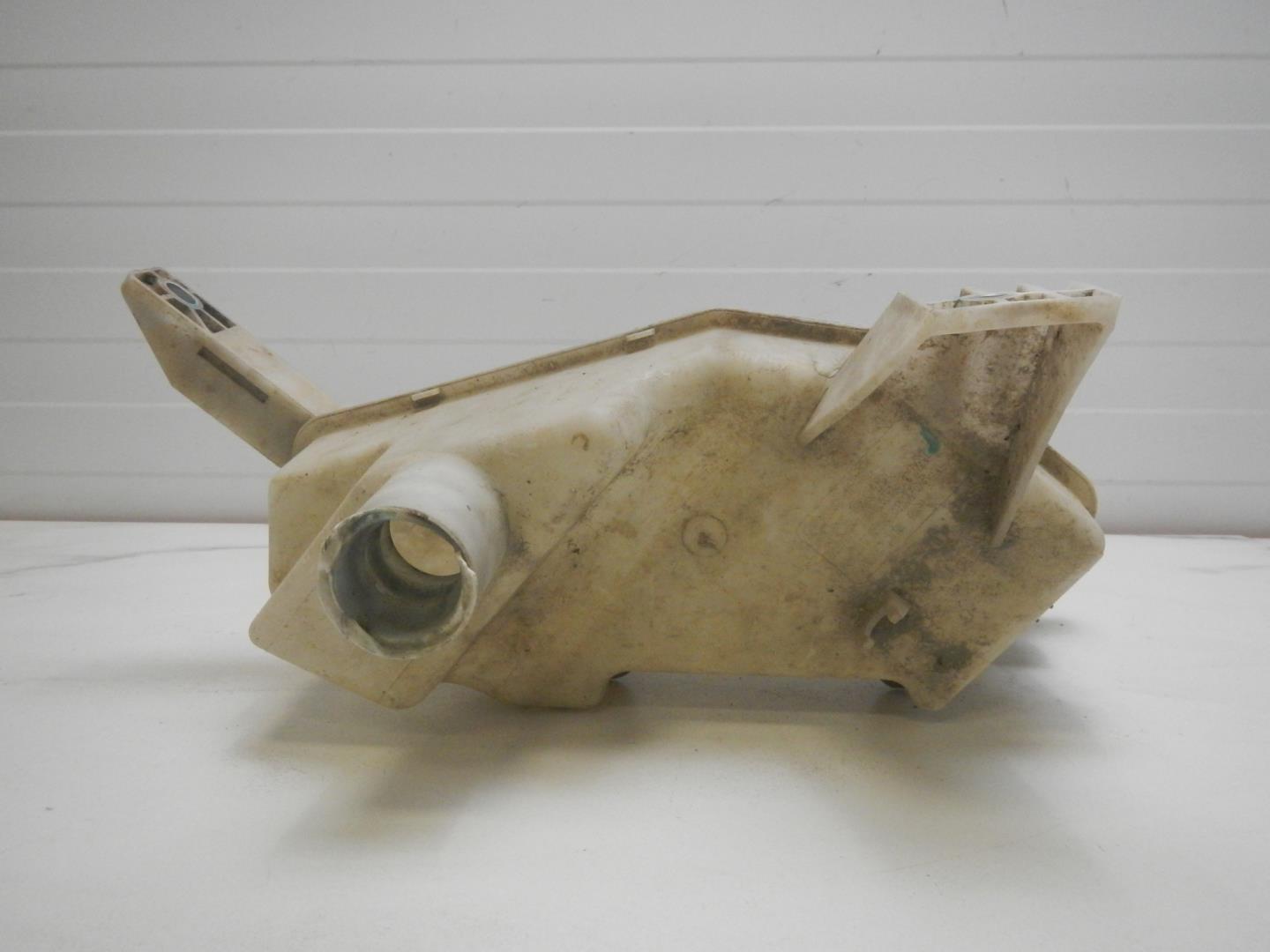 Бачок омывателя лобового стекла