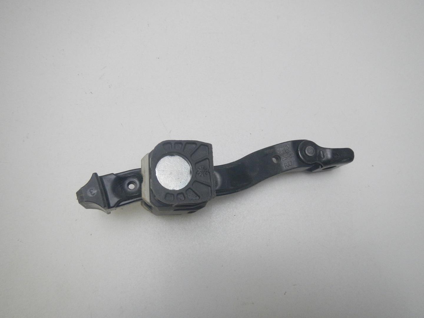 Ограничитель двери