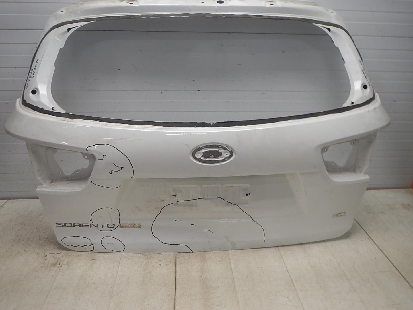 Дверь багажника