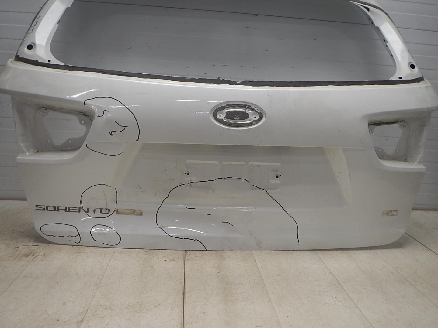 Дверь багажника